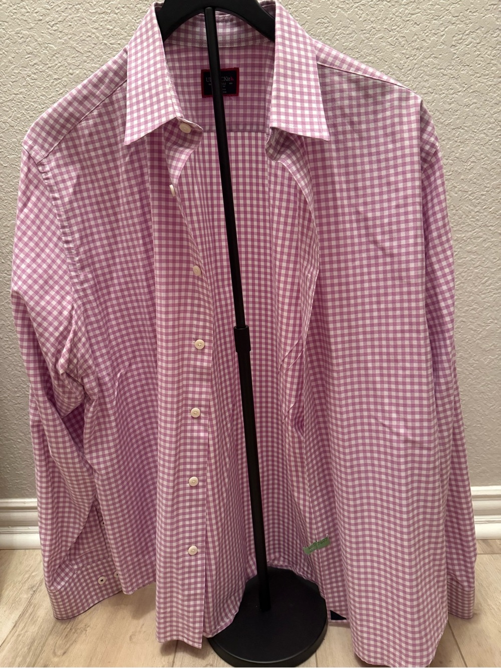 UNTUCKit Men’s Pink Gingham Button-Down Shirt / Medium